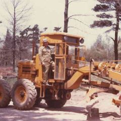 Adams Grader 01
